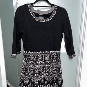 TAYLOR WOMEN'S KNIT SWEATER DRESS FIT & FLARE BLACK & WHITE SIZE MEDIUM